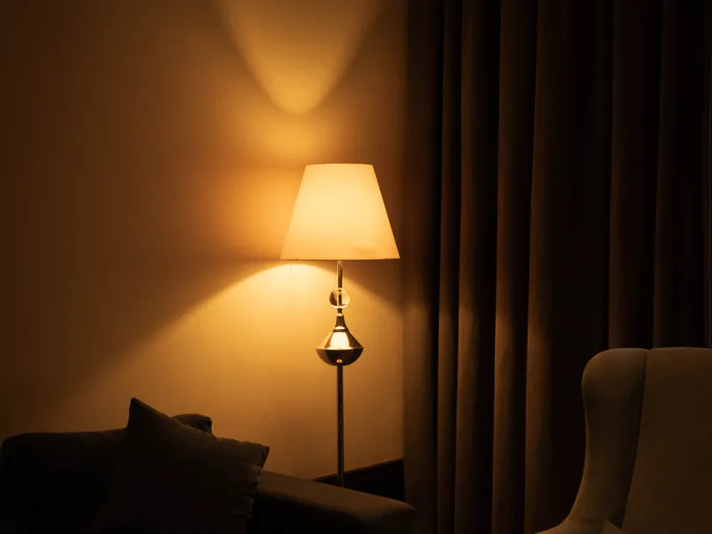 Interieur met sfeervolle verlichting en warm lichtadvies